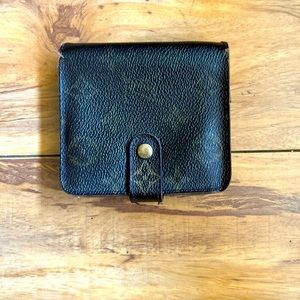 Louis Vuitton Monogram Portefeuille Elise Bifold Wallet.